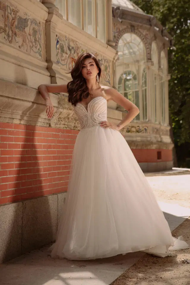 TO-2180T by Agnes: Ball Gown silhouette, sweetheart neckline, sleeveless, tulle