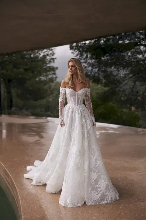 Hugo wedding dress by Eva Lendel, A-line, lace