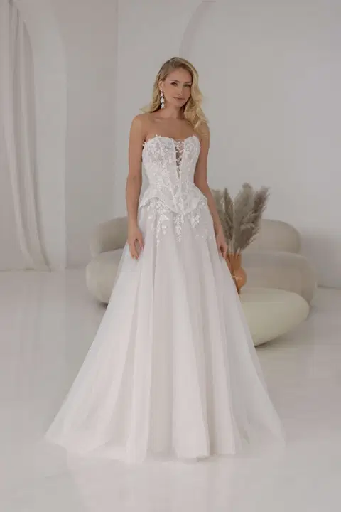 Korinas wedding dress by Jarice, ball gown, tulle