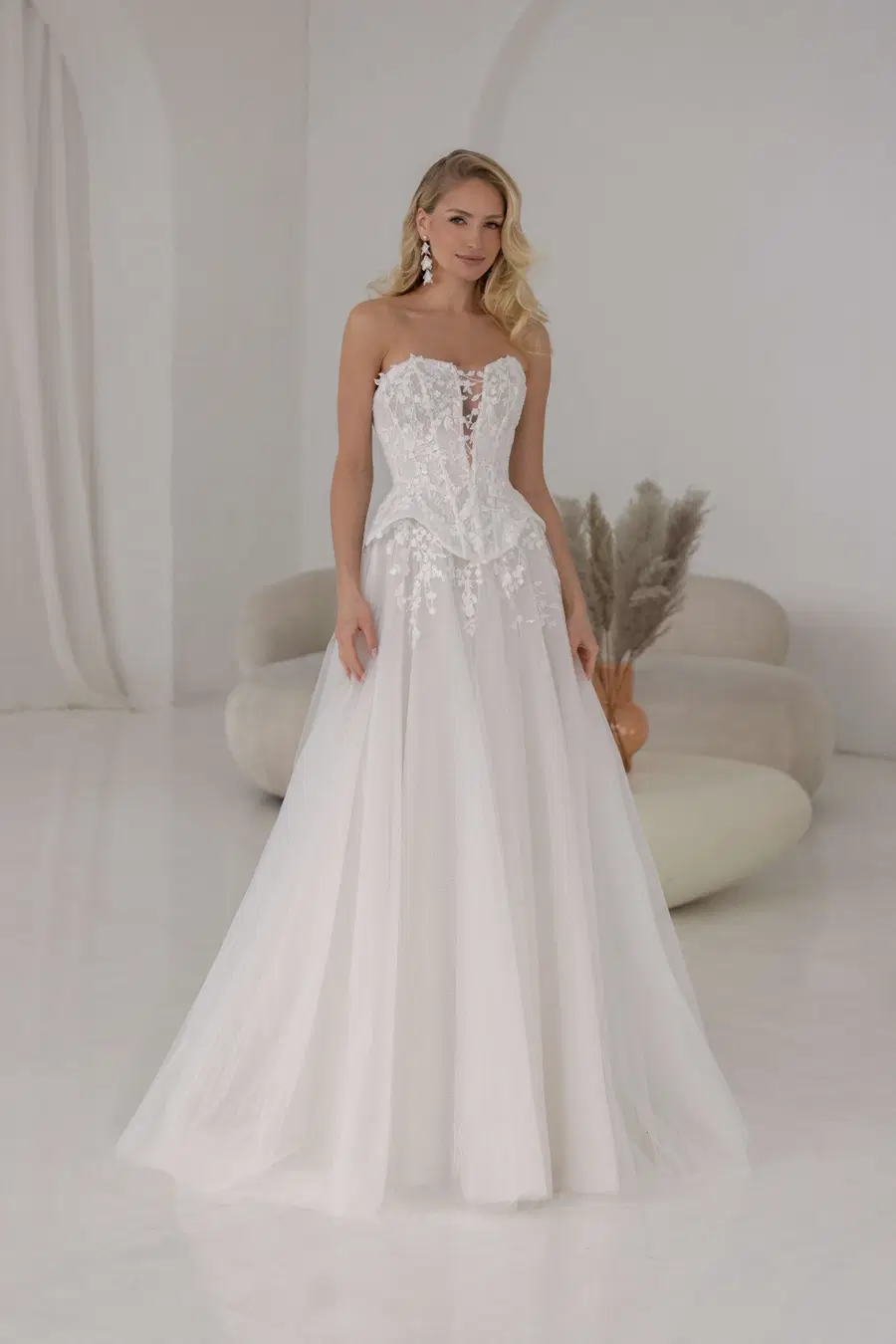 Korinas by Jarice: Ball Gown silhouette, sweetheart neckline, sleeveless, tulle