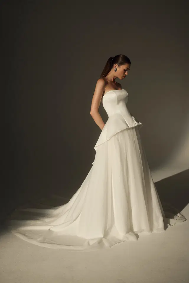 LE174 by Casablanca Bridal: A-Line silhouette, straight neckline, satin