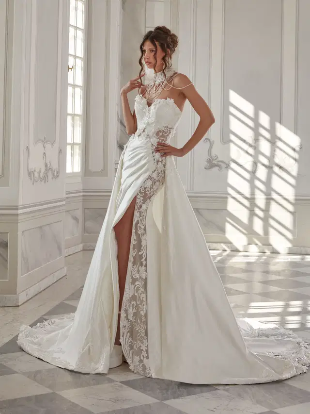 Karoline by Vanilla Sposa: Mermaid silhouette, sweetheart neckline, lace, chapel train