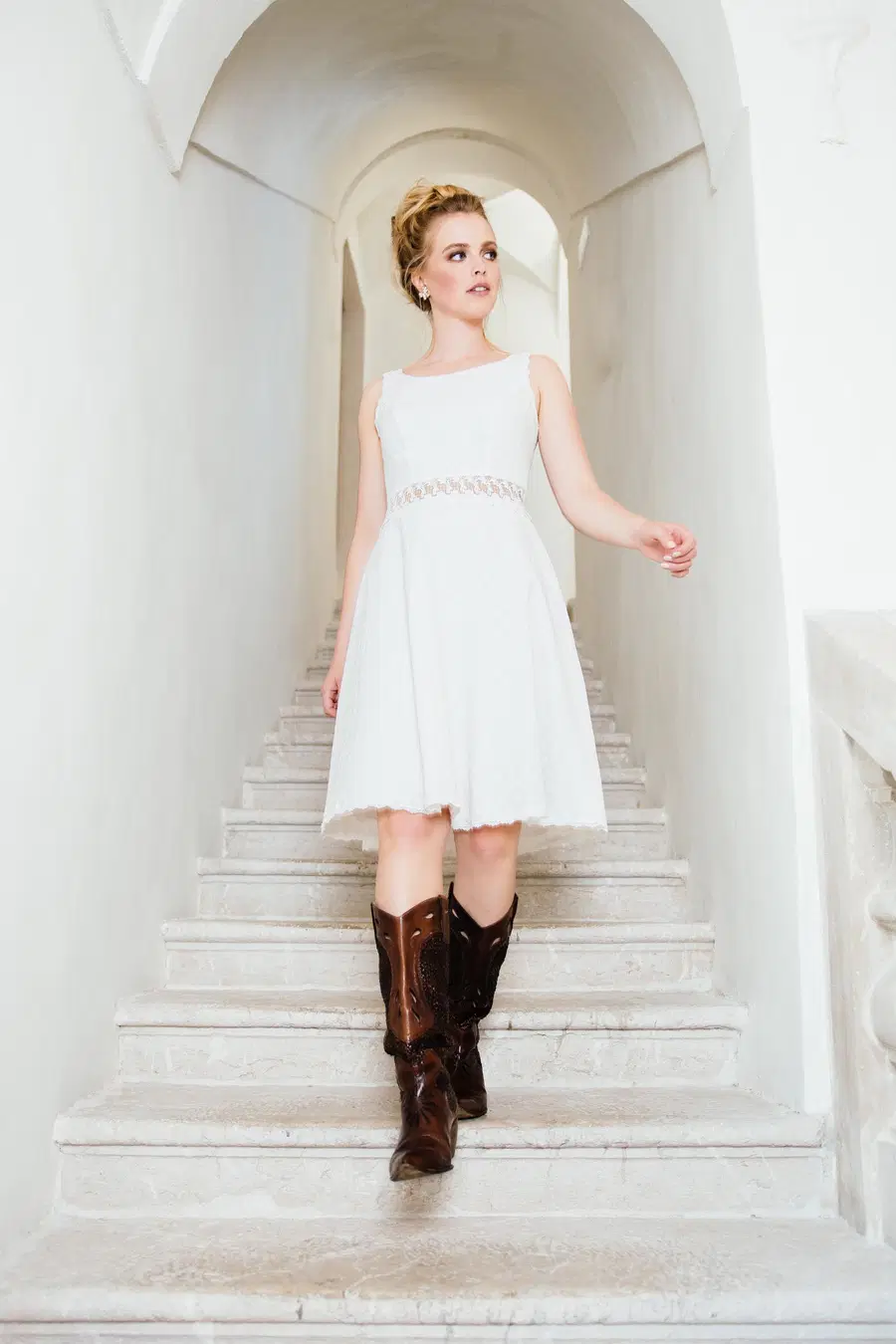 Mariella by KUESS die BRAUT: A-Line silhouette, straight neckline, sleeveless, lace