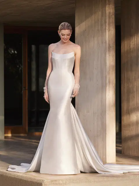 Magnolie wedding dress by Pronovias, mermaid, satin