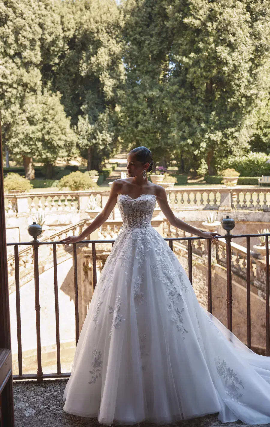 Aeliana 63218 by Veni Infantino: Ball Gown silhouette, sweetheart neckline, sleeveless, lace