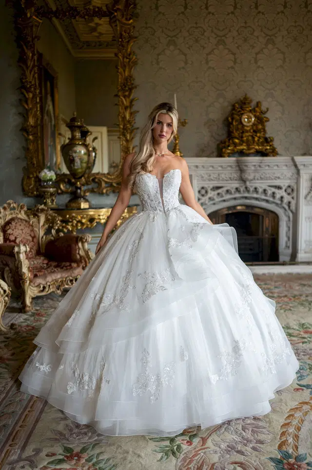 RB4235 by Rachel Allan: Ball Gown silhouette, sweetheart neckline, sleeveless, lace