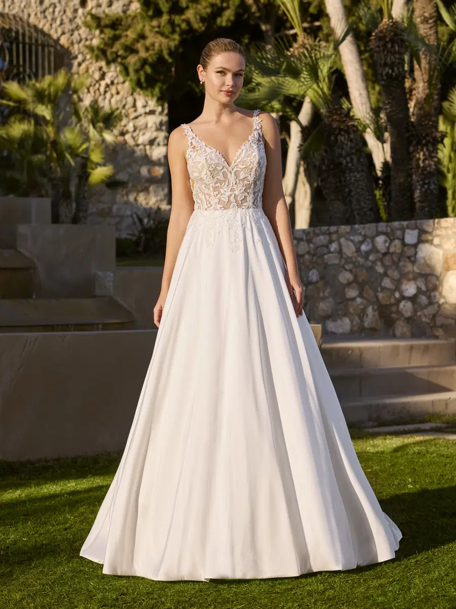 ALETRIS by Ladybird: A-Line silhouette, V-neck neckline, sleeveless, tulle