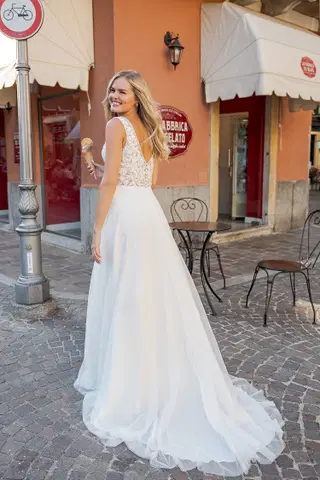 VN20 ivory by Vera Nova - view 4 of 4