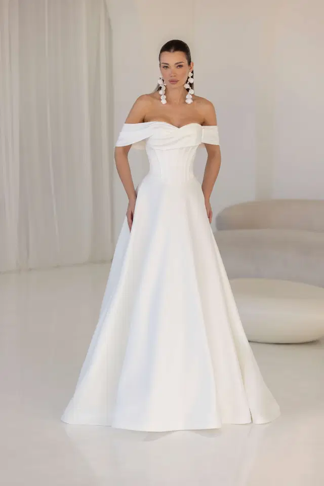 Lowell by Jarice: sweetheart neckline, sleeveless, satin