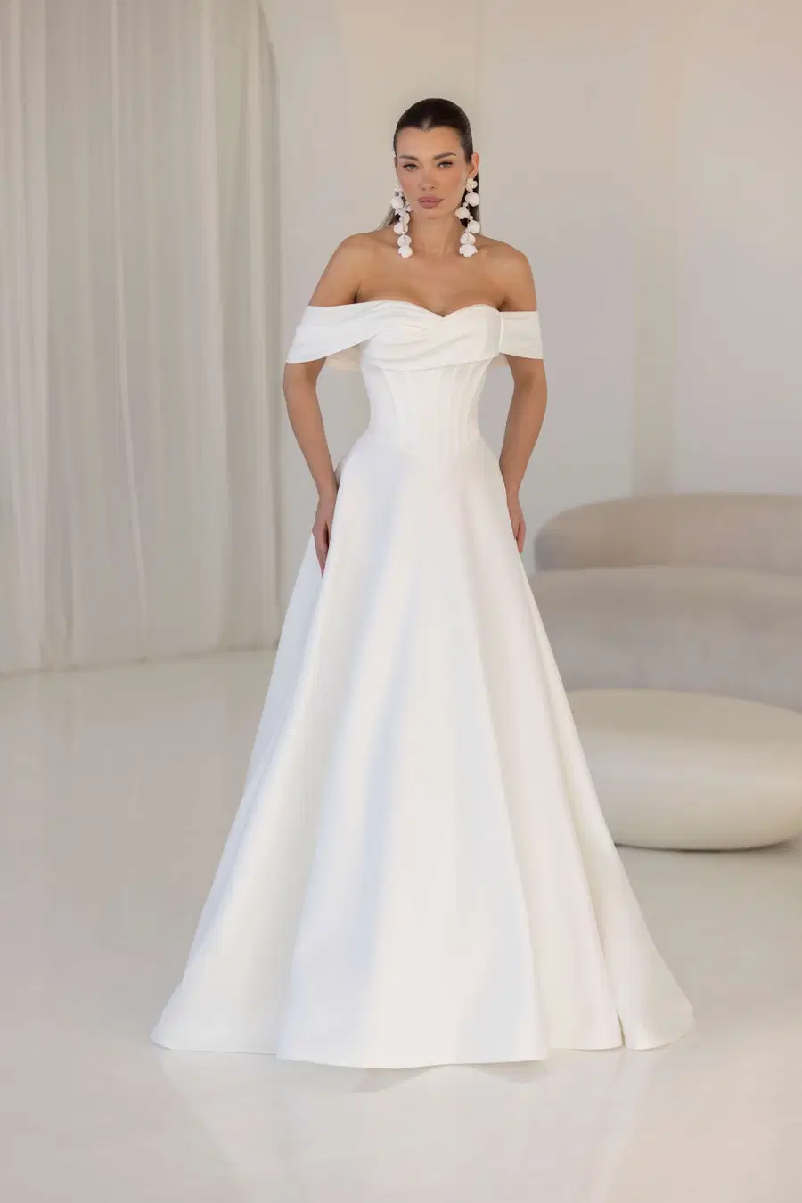 Lowell by Jarice: sweetheart neckline, sleeveless, satin