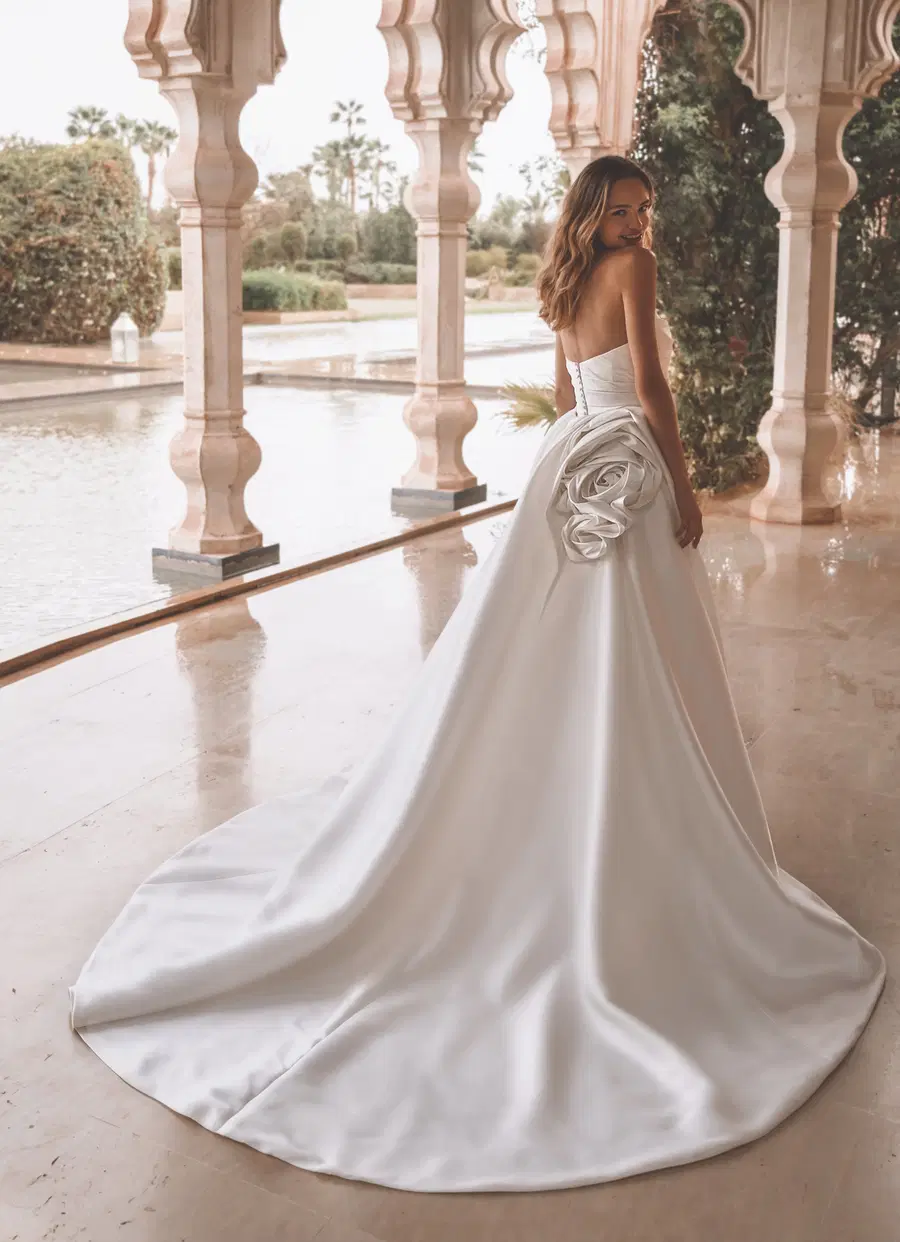 Valencia by Enzoani - view 5 of 8