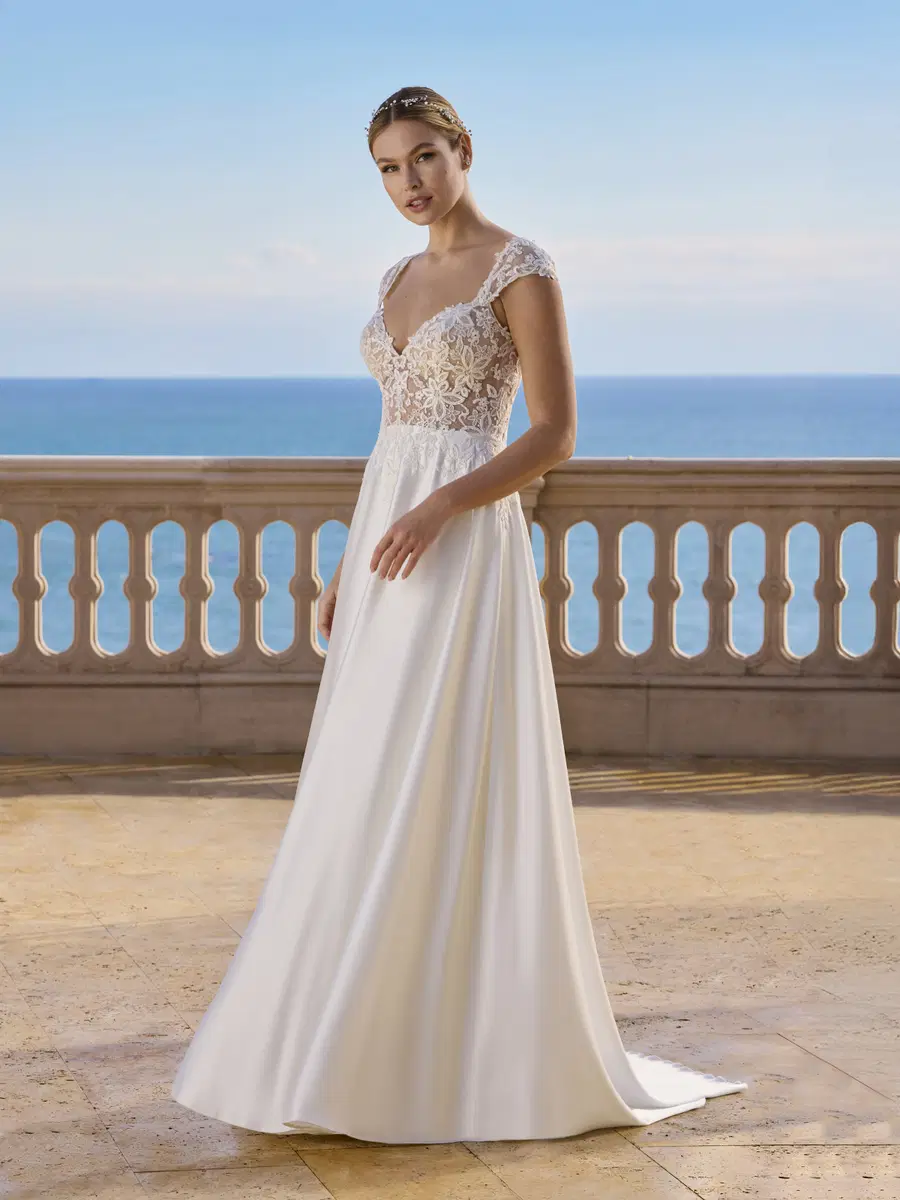 LILIANI by Ladybird: A-Line silhouette, sweetheart neckline, sleeveless