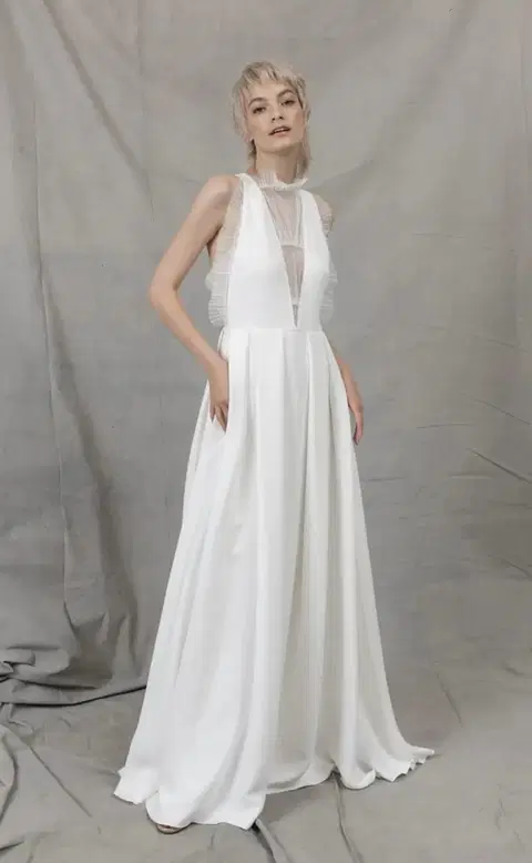 Haiba wedding dress by Kisui, A-line, satin