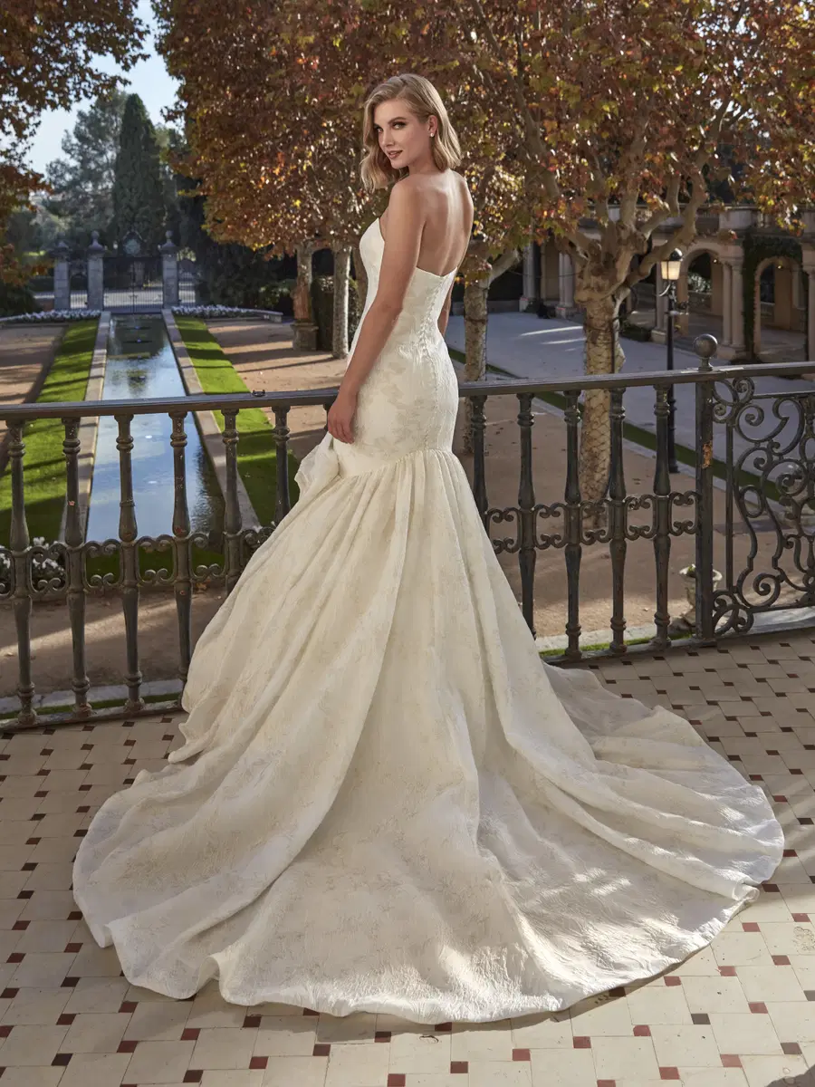 BEEGOLD by Pronovias Privée - view 2 of 3