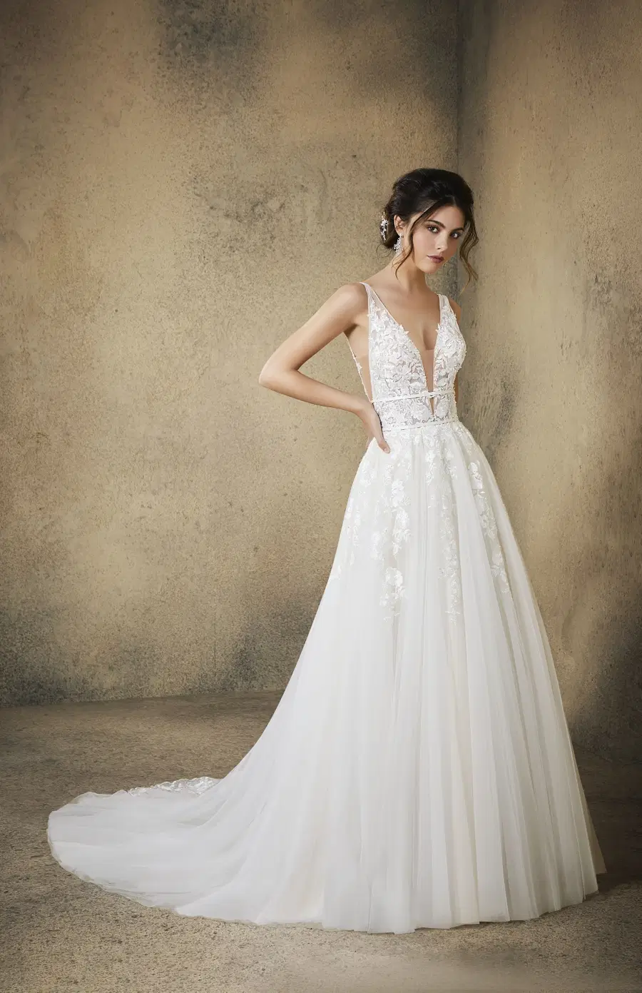 Rosa by Mori Lee: A-Line silhouette, V-neck neckline, sleeveless, tulle