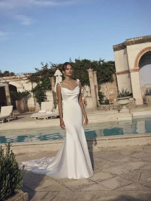 Manon von Modeca Bridal: Trompete, Herz-Ausschnitt, Ärmellos, Satin