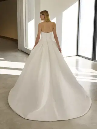 VALLEY by Pronovias - view 4 of 6