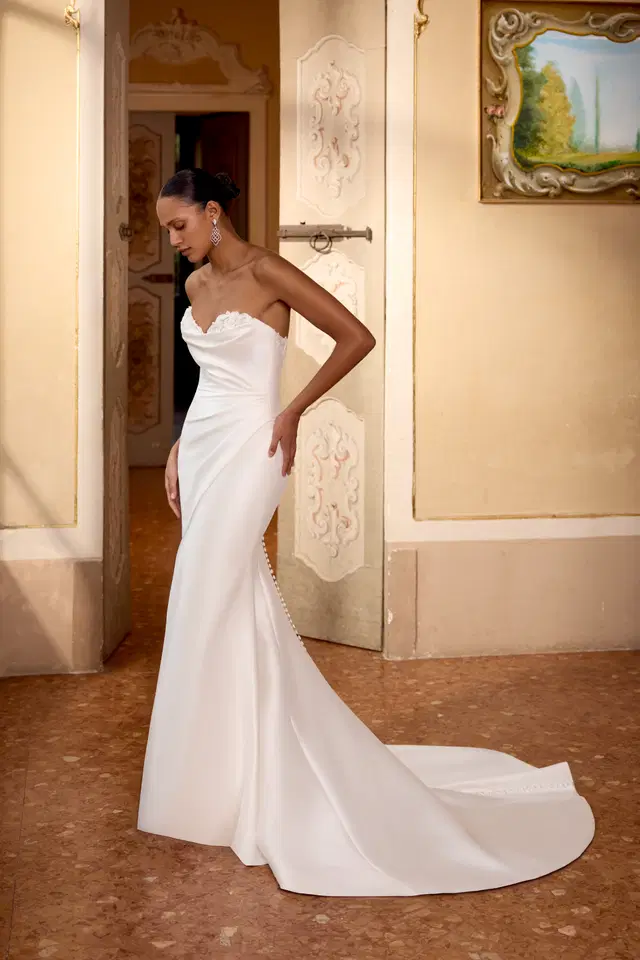 Kendall by Justin Alexander: Fit & Flare silhouette, sweetheart neckline, mikado