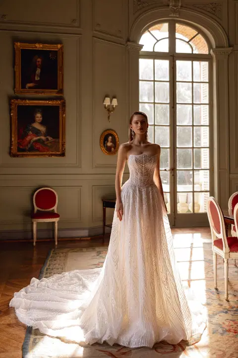 Mariana wedding dress by Maks Mariano, A-line, lace
