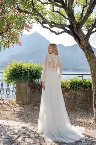 VN63 ivory by Vera Nova - view 3 of 4