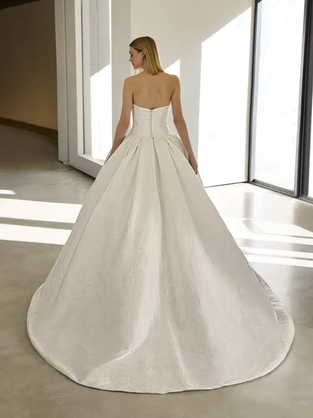 VALLEY by Pronovias - view 2 of 6