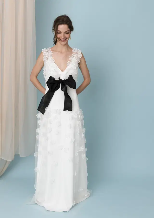 Million Roses Coat by Kisui: Straight silhouette, V-neck neckline, sleeveless, tulle