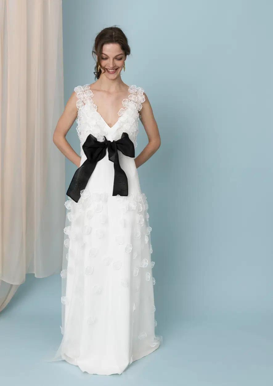 Million Roses Coat by Kisui: Straight silhouette, V-neck neckline, sleeveless, tulle