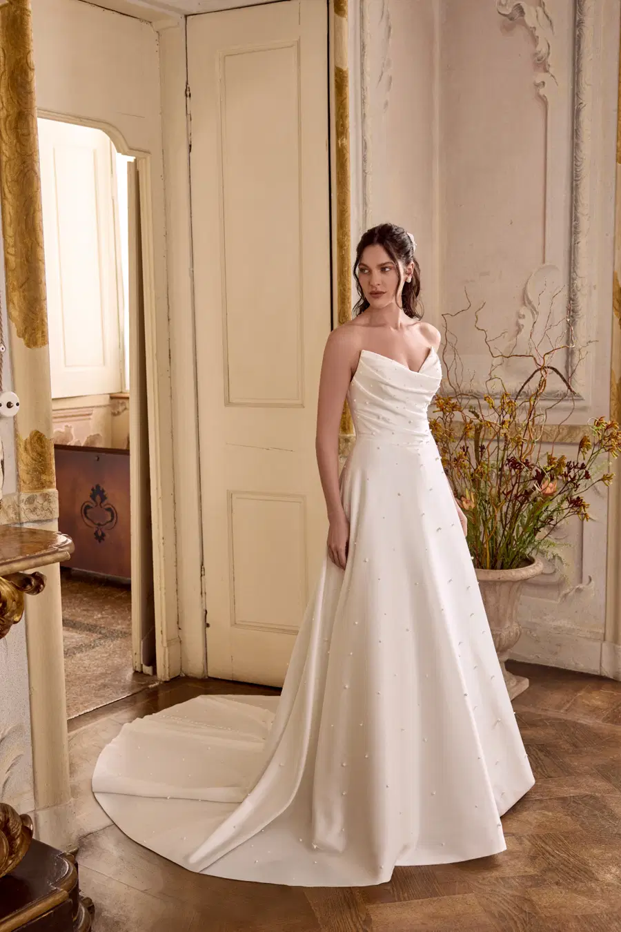 Lizzie by Justin Alexander: A-Line silhouette, sweetheart neckline
