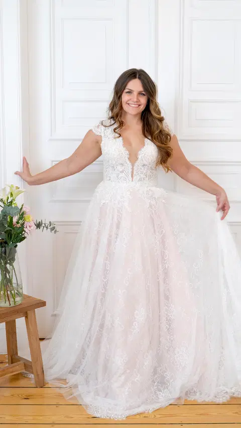 Isabella wedding dress by Sanna Lindström, A-line, crepe