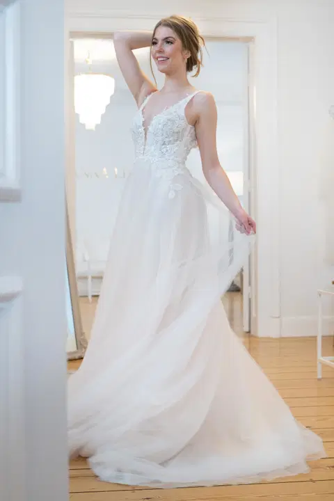 Leni wedding dress by Sanna Lindström, A-line, lace