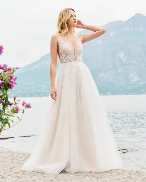 Style E-5215 wedding dress by Elizabeth Passion, A-line, tulle