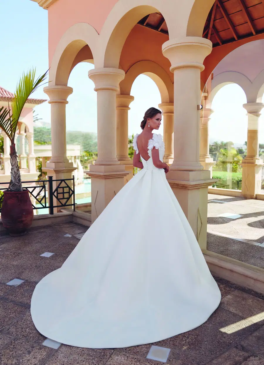 STELLA by Enzoani - view 4 of 6