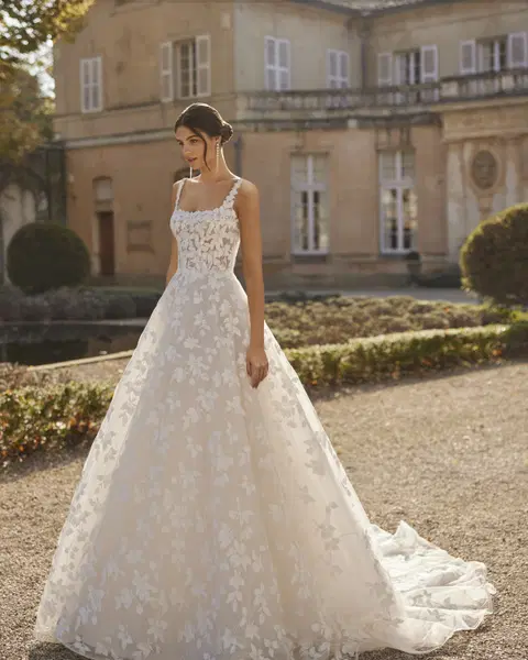 Velaz wedding dress by Rosa Clara, A-line, tulle
