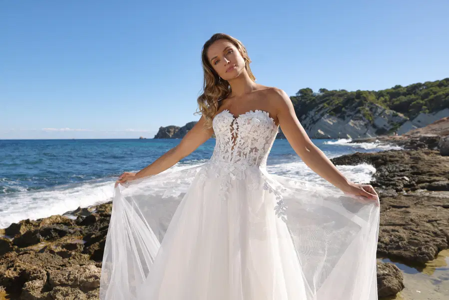 Amira by Azuree Bridal - view 3 of 4