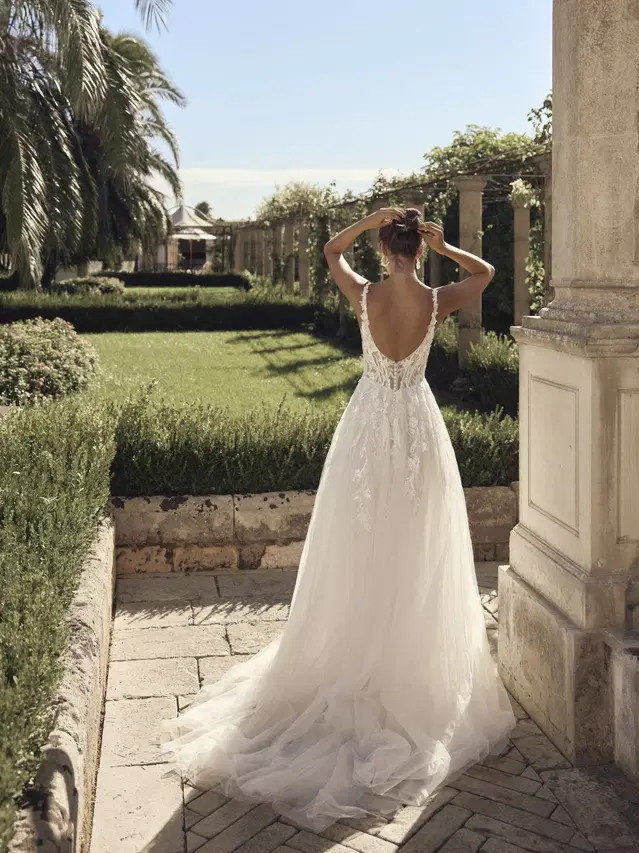 Mackenzie von Modeca Bridal - Ansicht 2 von 4