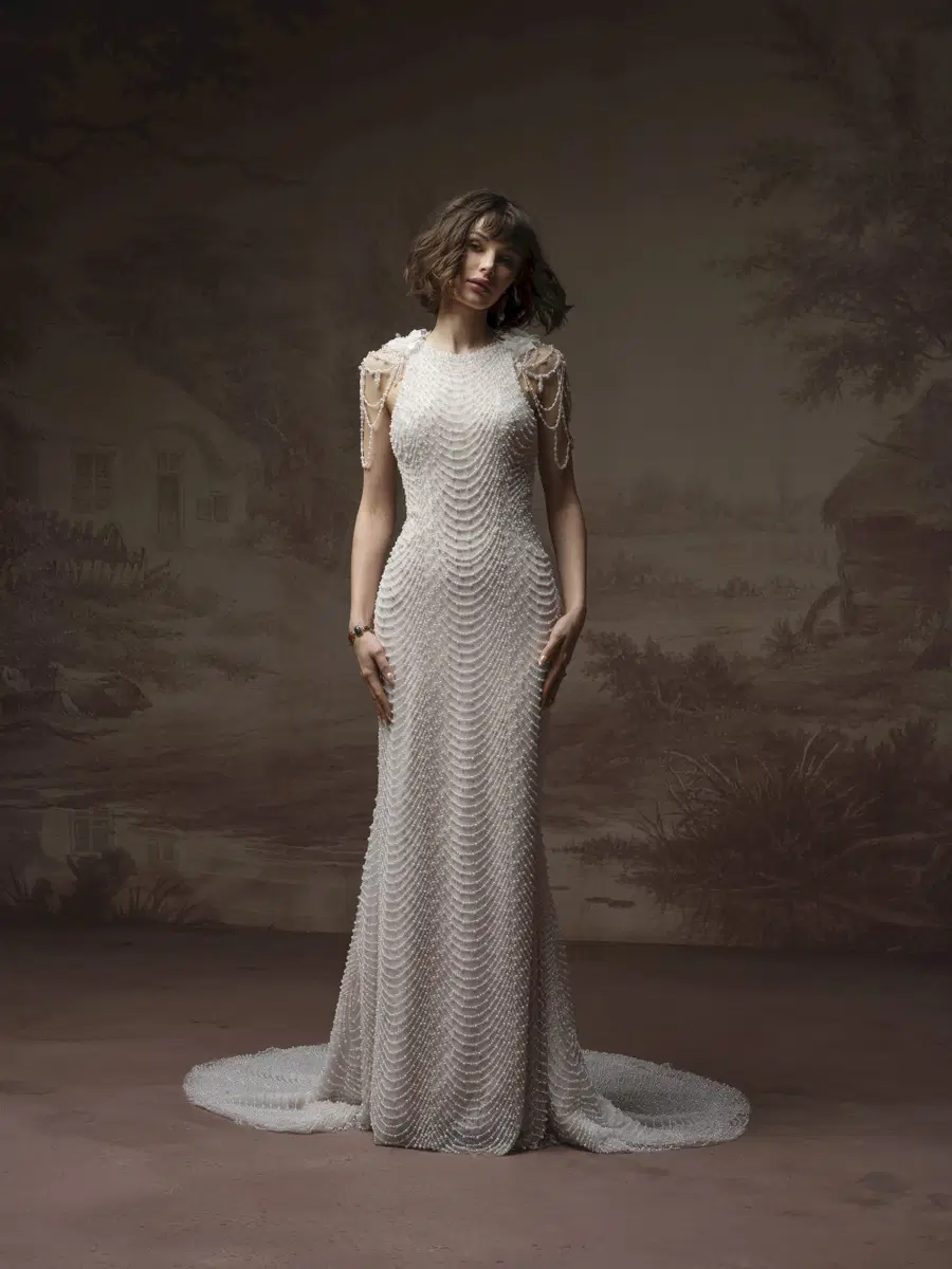 OLETA by Sottero & Midgley: Fit & Flare silhouette, high / halter neckline, short sleeves, lace