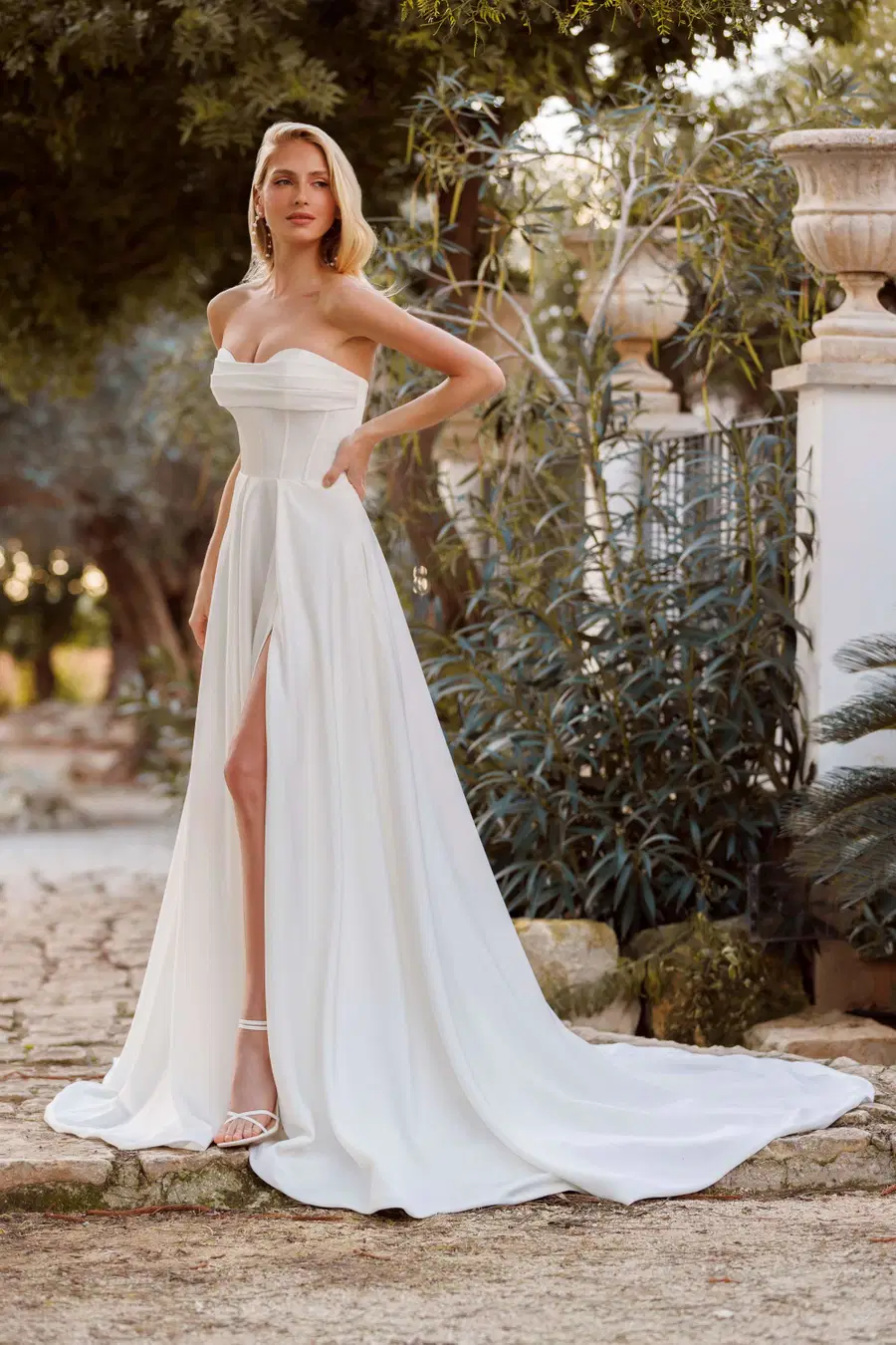Keighty by Jarice: A-Line silhouette, semi sweetheart neckline, crepe