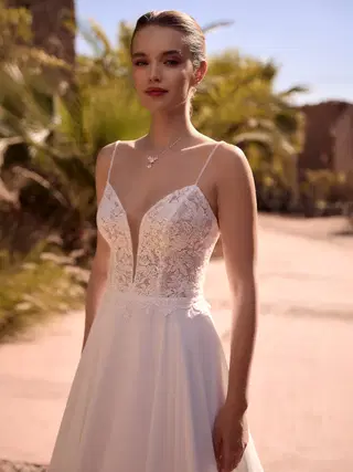 LINETH by Bianco Evento - view 3 of 4