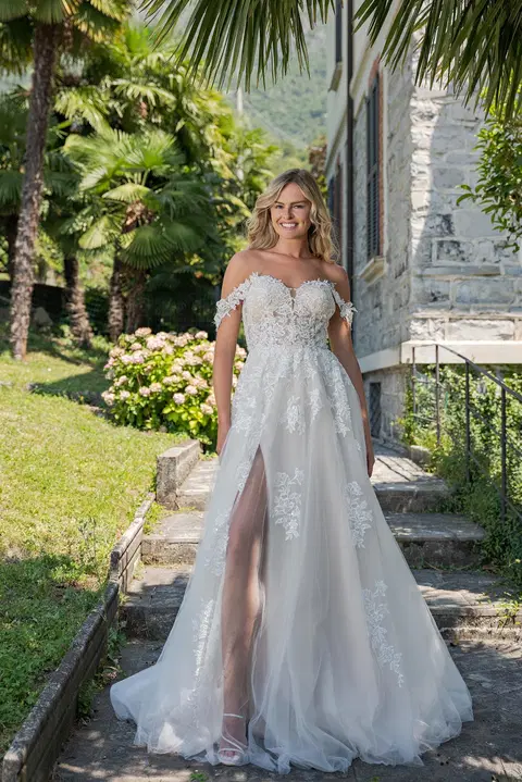 VN02 ivory/rumpink wedding dress by Vera Nova, A-line, sweetheart