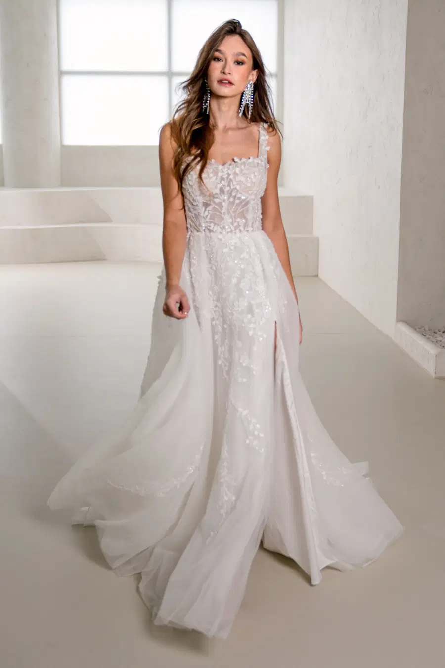 Halo 2501 by Halo: A-Line silhouette, straight neckline, sleeveless, lace