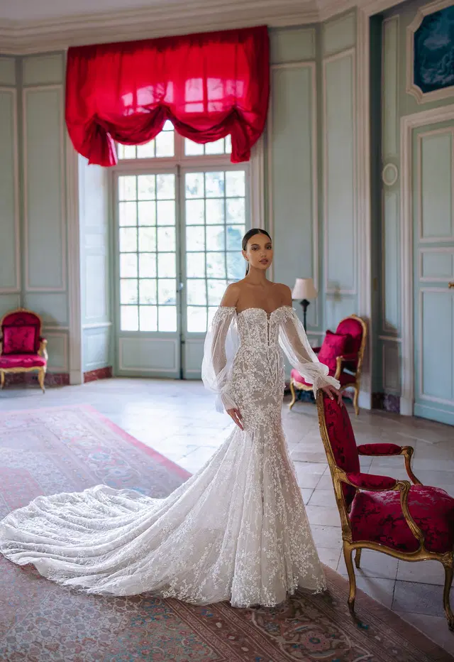 Arwen by Wona Concept: Mermaid silhouette, sweetheart neckline, puff sleeves, lace