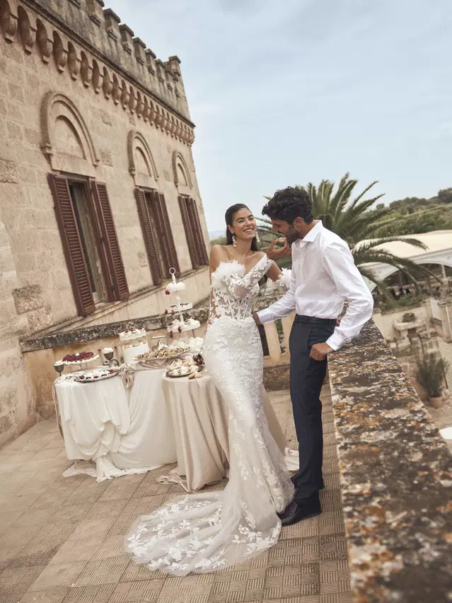 Mavie von Modeca Bridal: Trompete, Ärmellos, Spitze