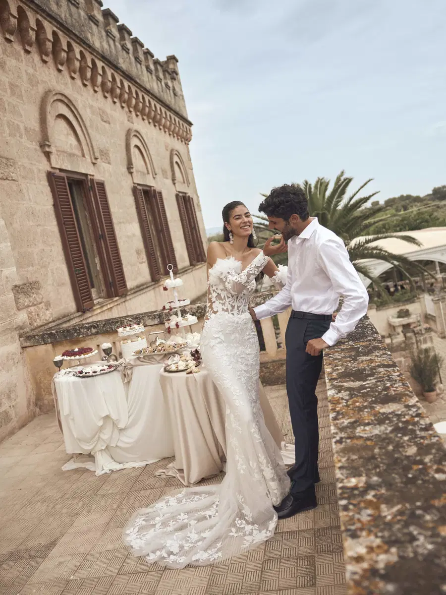 Mavie von Modeca Bridal: Trompete, Ärmellos, Spitze