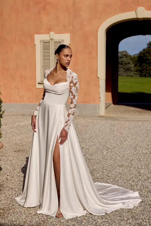 Katelyn wedding dress by Justin Alexander, A-line, lace