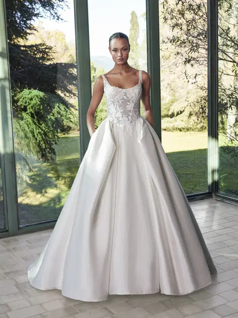 Swan wedding dress by Pronovias, princess, satin