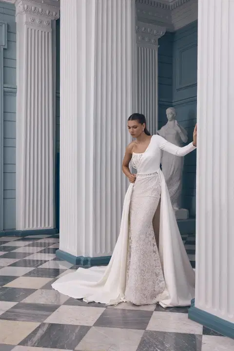 Marguerite wedding dress by Carfelli, trumpet, lace