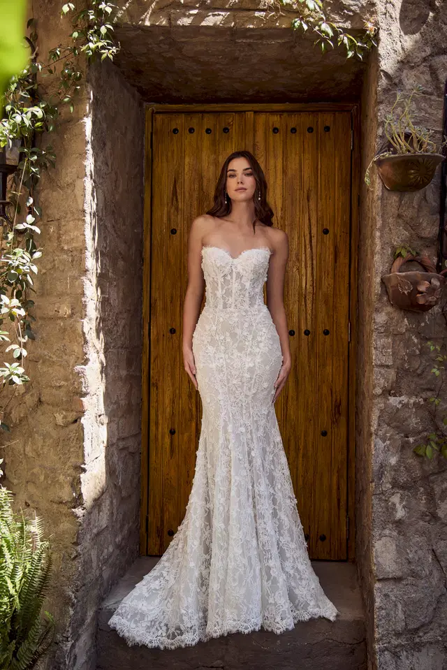 125253 Klara by Calla Blanche: Mermaid silhouette, sweetheart neckline, sleeveless, lace