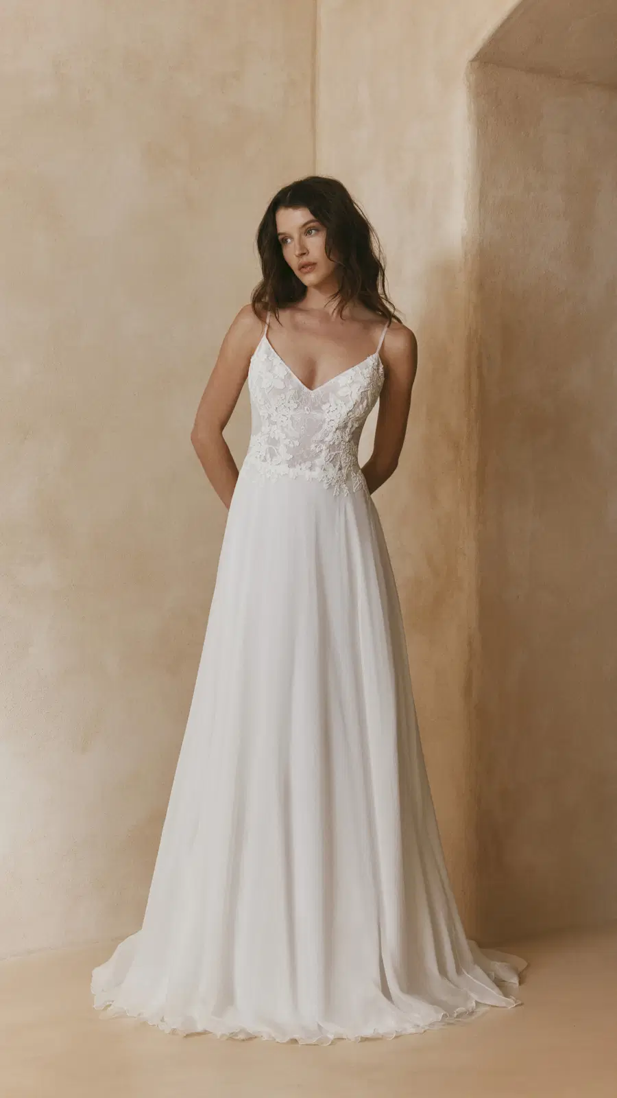 Aime by Anna Kara: A-Line silhouette, V-neck neckline, sleeveless, chiffon