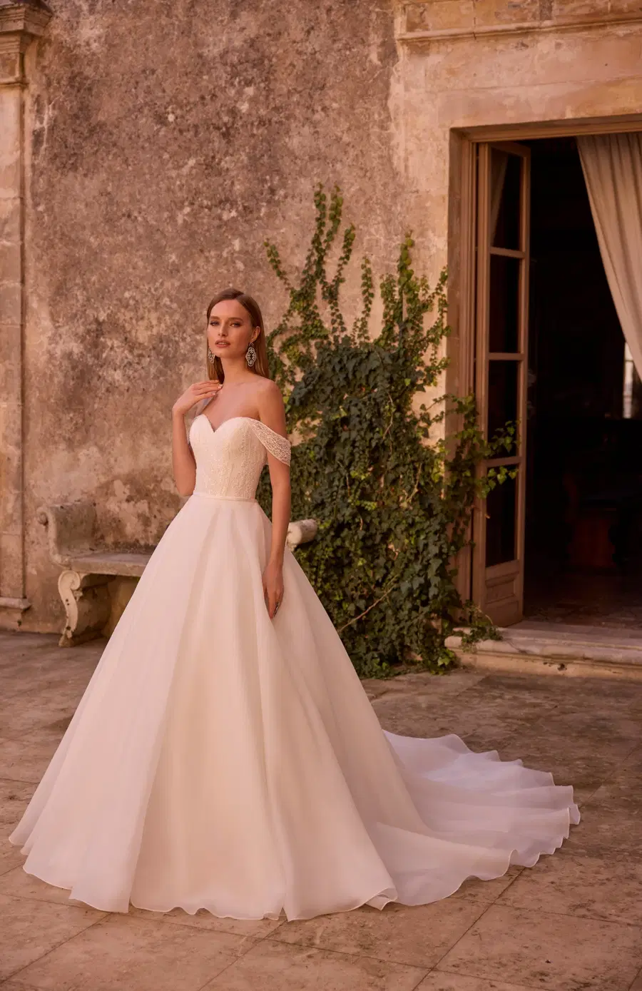 Yoshie by Veni Infantino: A-Line silhouette, sweetheart neckline, cap sleeves, tulle