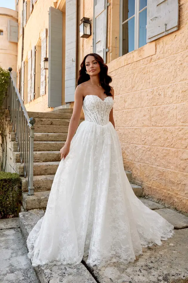 44575 by Sincerity Bridal: Princess silhouette, sweetheart neckline, sleeveless, lace